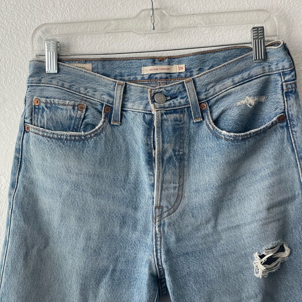 Levi’s Wedgie Straight Distressed High Rise Jeans in Light Blue Size 28 - Picture 5 of 15